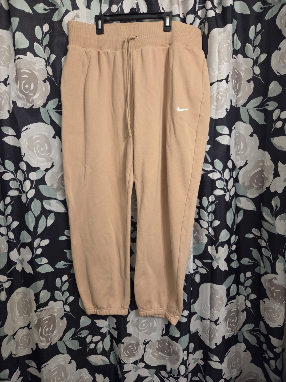 Women's Nike Jogger Sweatpants with Drawstring